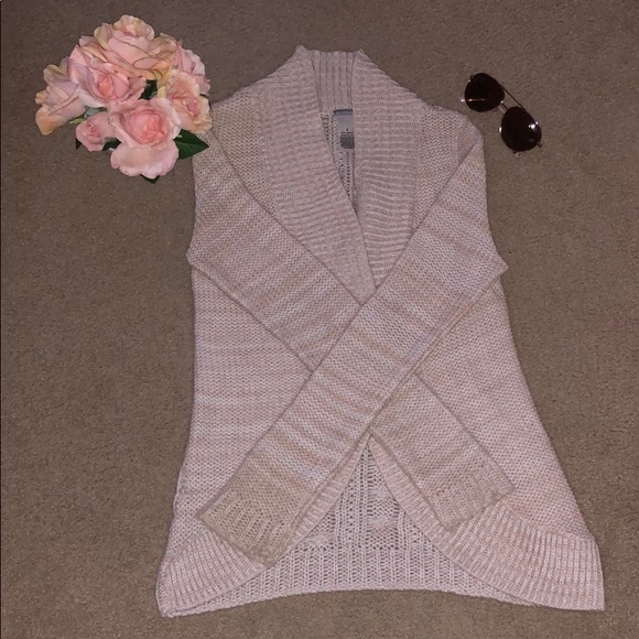 Charlotte Russe Sweaters - 🌸CHARLOTTE RUSSE: Long cream knitted cardigan